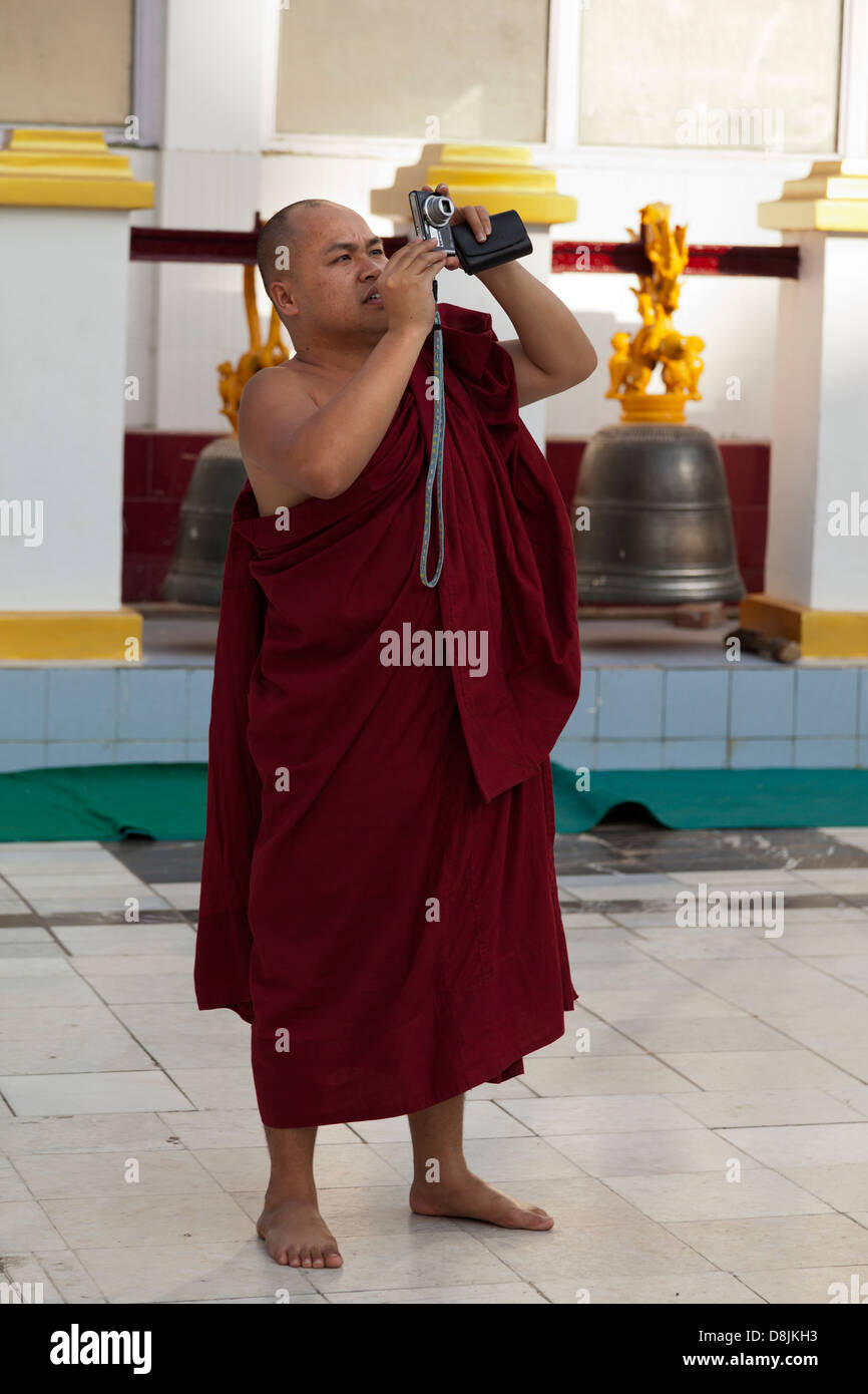 Scatto monaco Mahamuni Pagoda di Mandalay, Myanmar Foto Stock