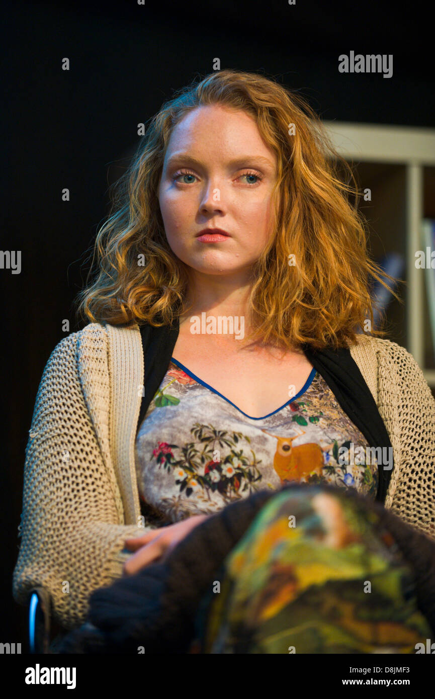 Lily Cole modella, attrice e attivista ambientale prendendo parte a una discussione circa l'uso di squali nel commercio di bellezza a Hay Festival 2013 Hay on Wye Powys Wales UK Credit: Jeff Morgan/Alamy Live News Foto Stock