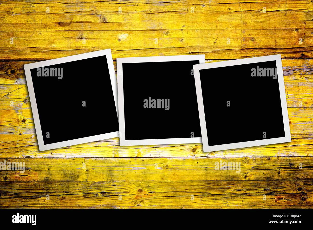 Blank Foto fotogrammi su un sfondo di legno Foto Stock