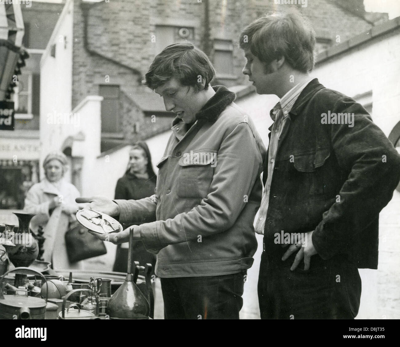 CHRIS FARLOWE inglese il cantante rock a sinistra nel marzo 1967 presso il suo stallo in Camden Passage, Islington, Londra. Foto Tony Gale Foto Stock