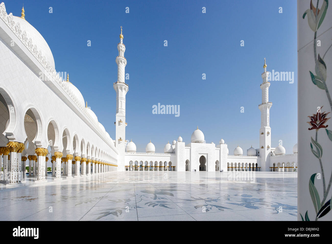 Colonnato, cortile interno, Sheikh Zayed Grande Moschea di Abu Dhabi, Emirati Arabi Uniti, Medio Oriente e Asia Foto Stock