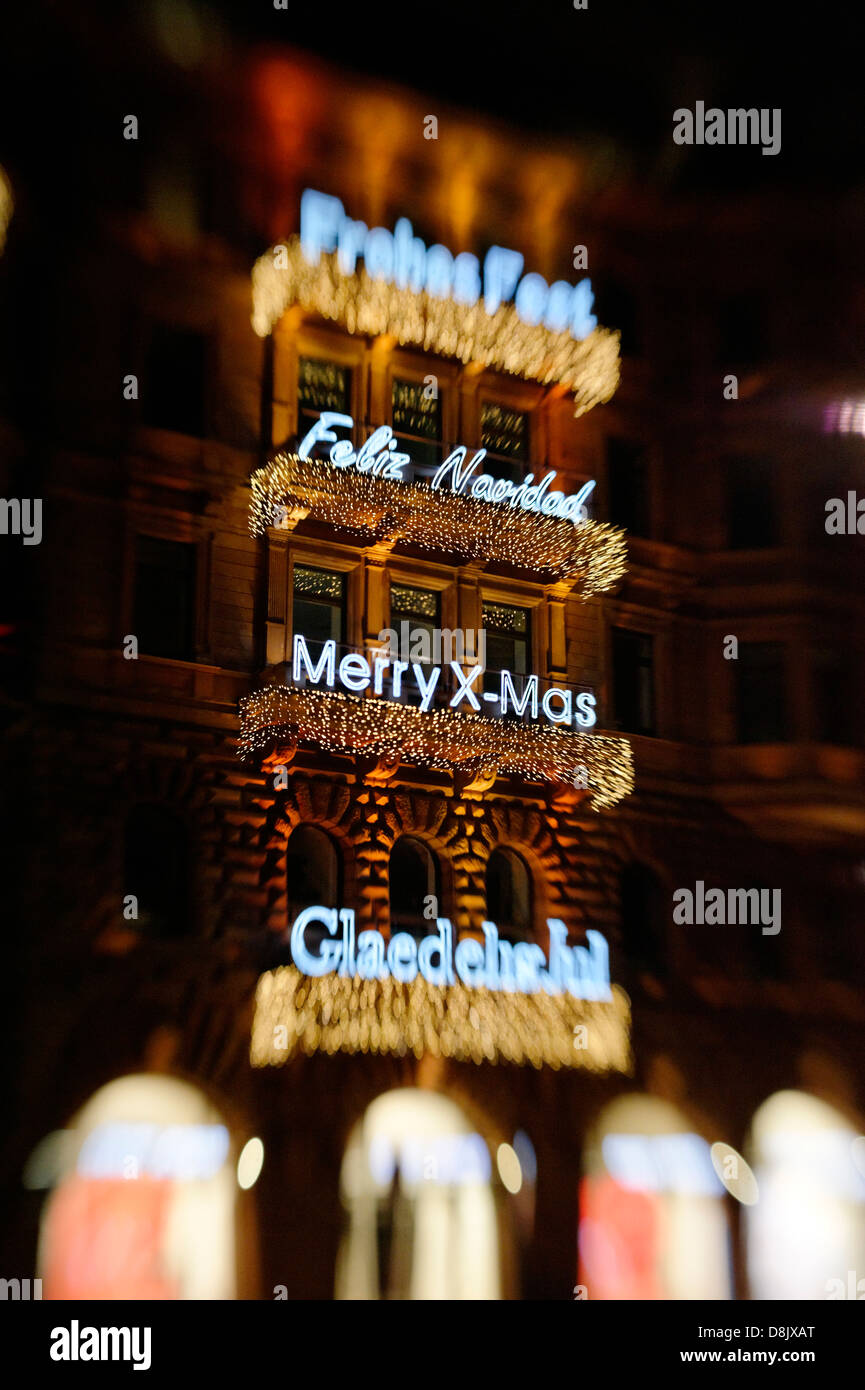 International gli auguri di Natale, facciata, Hamburger Hof, shopping arcade, Jungfernstieg, Amburgo, Germania, Europa Foto Stock