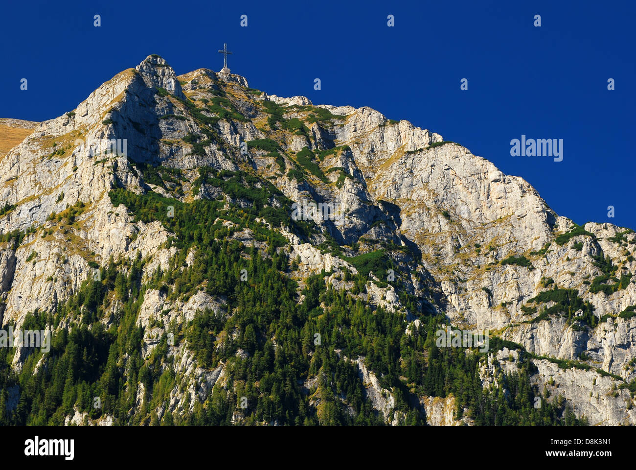 Paesaggio con Caraiman montagna in Bucegi, cresta dei Carpazi. La Romania escursionismo landmark. Foto Stock
