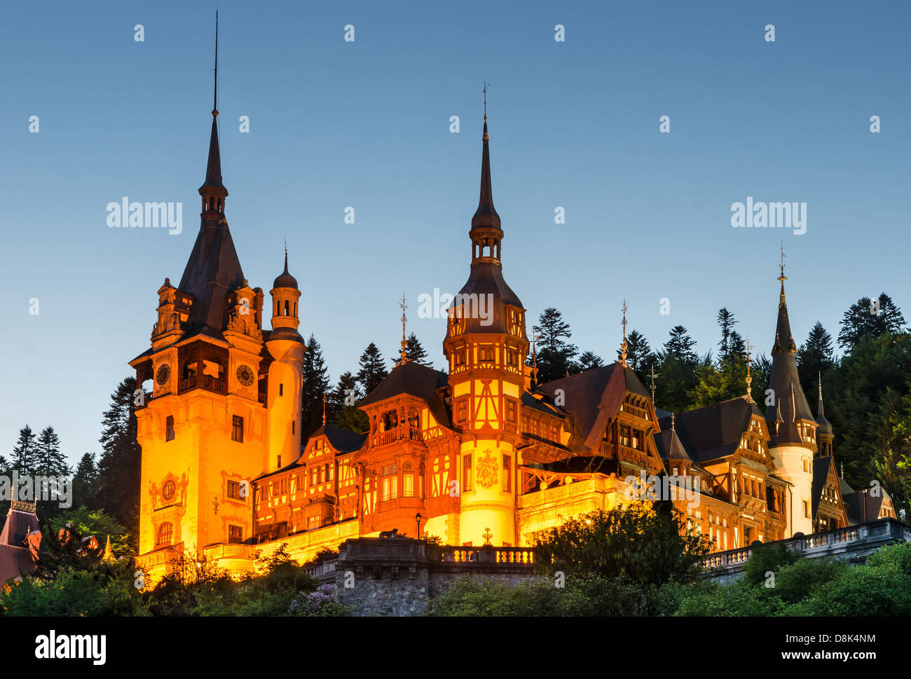 Il Castello di Peles costruito dal re Carol I, in stile gotico tedesco con facciata neorinascimentale, dopo il 1873. Sinaia, Romania. Foto Stock