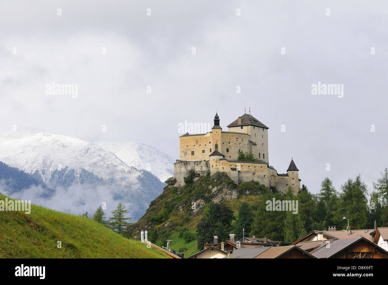 schloss-tarasp-immagini-e-fotografie-stock-ad-alta-risoluzione-alamy