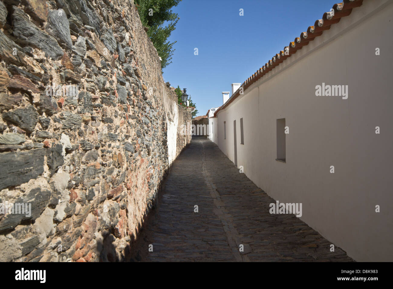 Una bella e soleggiata passaggio in Monasaraz. Alentejo, Portogallo. Foto Stock