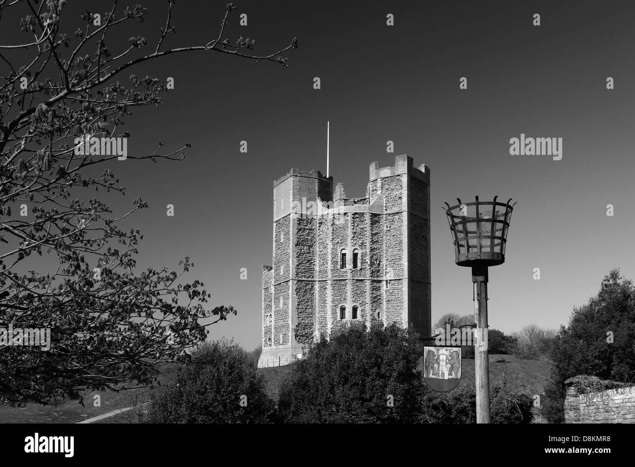 Vista estiva del normanno tenere il castello a Orford village, contea di Suffolk, East Anglia, Inghilterra. Foto Stock