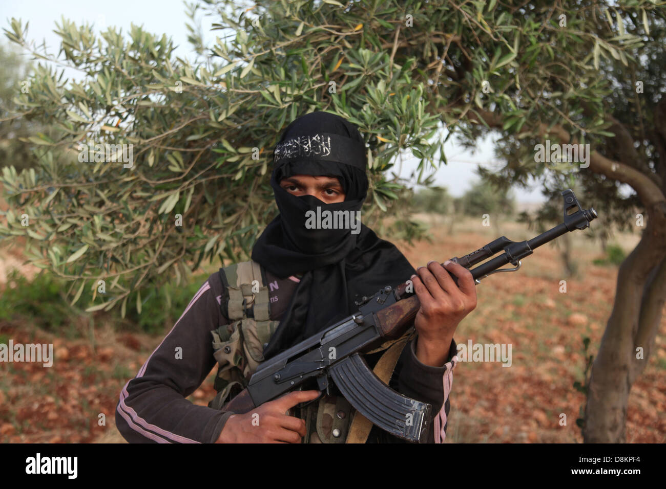 Aleppo, Siria.Maggio 30, 2013. Combattenti siriano del 'Osama bin Laden" anteriore che appartiene alla Souqour Dimashq (Falchi di Damasco) battaglione del libero esercito siriano (FSA) andare in battaglia. Credito: ZUMA Press, Inc./Alamy Live News Foto Stock