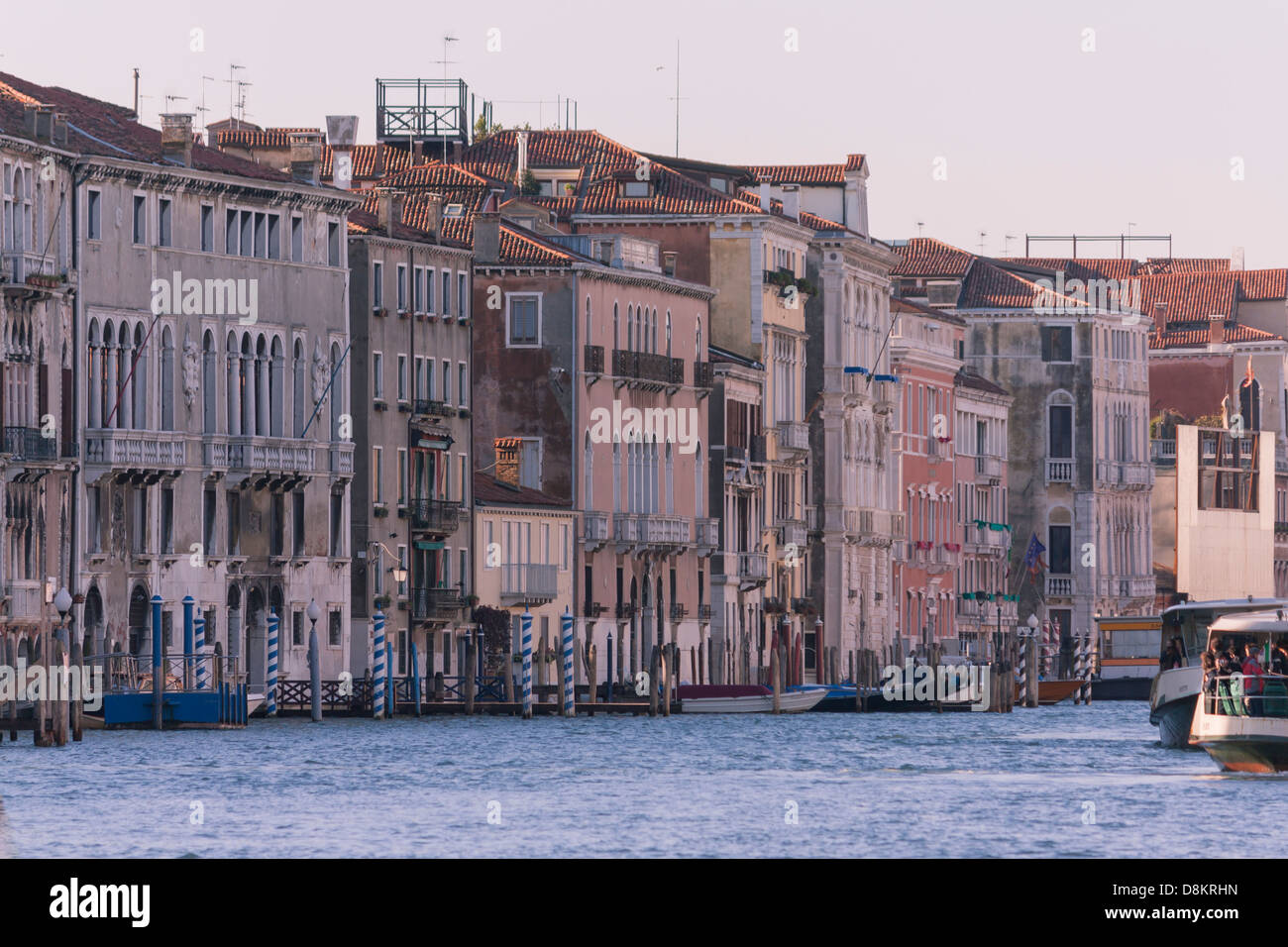 Fattura hostess Falsità fiube fibbie facciata edifici venezia In risposta al  Sabato Galassia