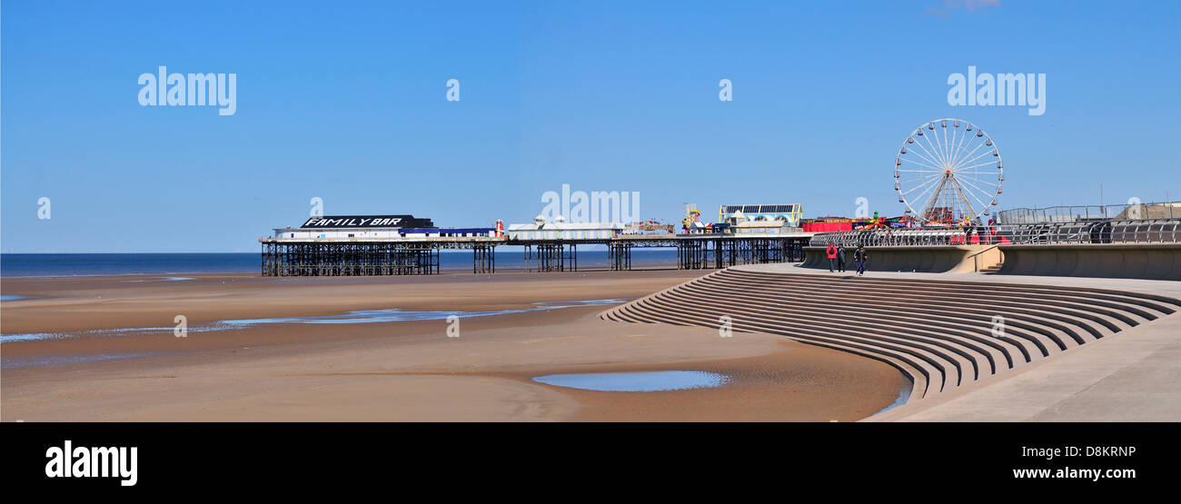 Panorama ,Blackpool Beach ,marea fuori ,Golden Mile di sabbia Foto Stock
