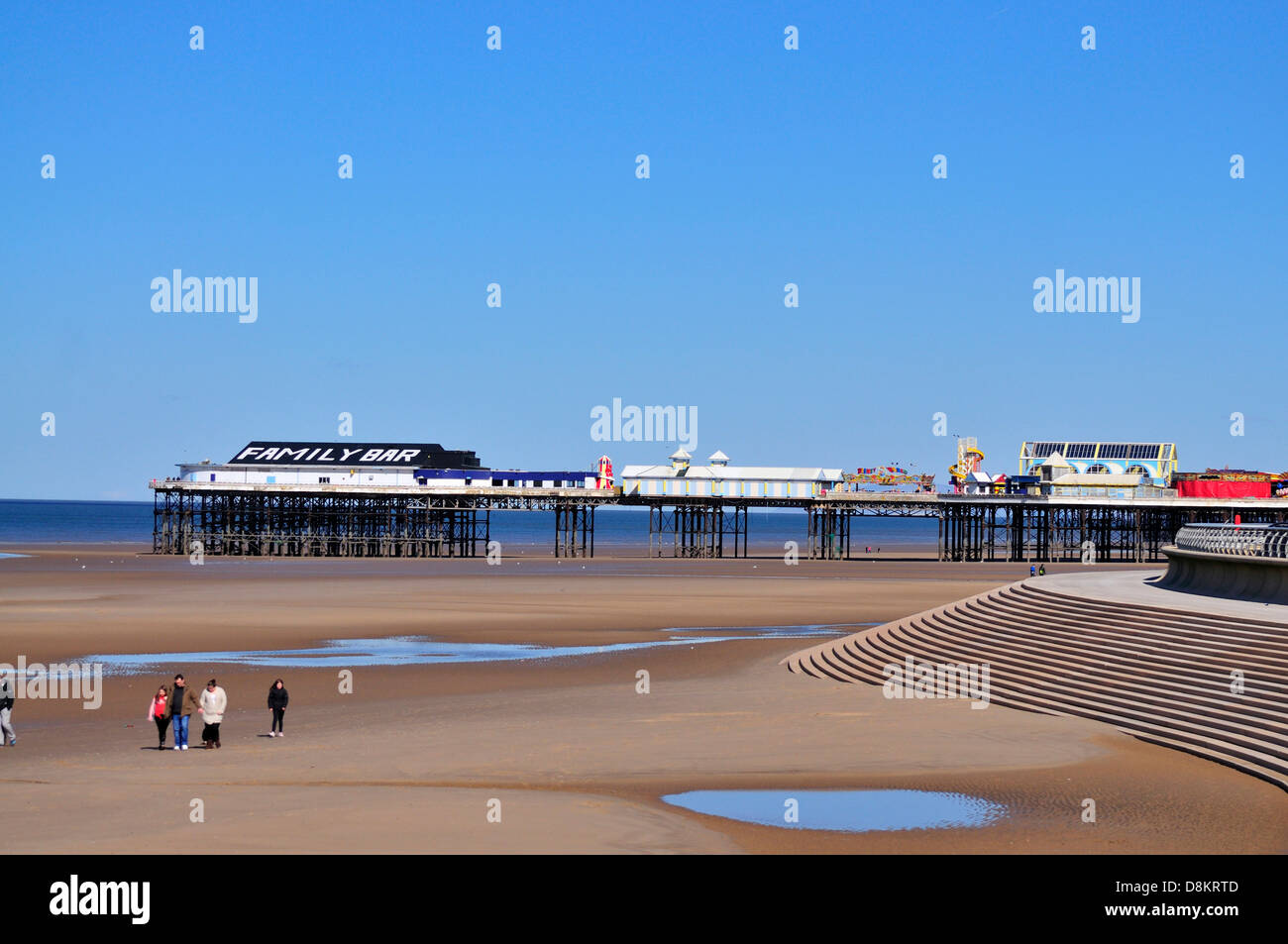 Blackpool Beach ,marea fuori ,Golden Mile di sabbia Foto Stock