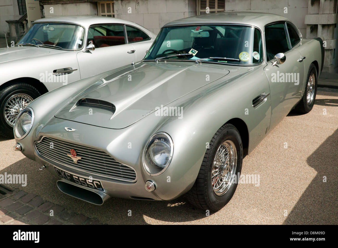 Classic 1965, Silver, Aston Martin DB5 in mostra all'Old Royal Naval College di Greenwich. Foto Stock