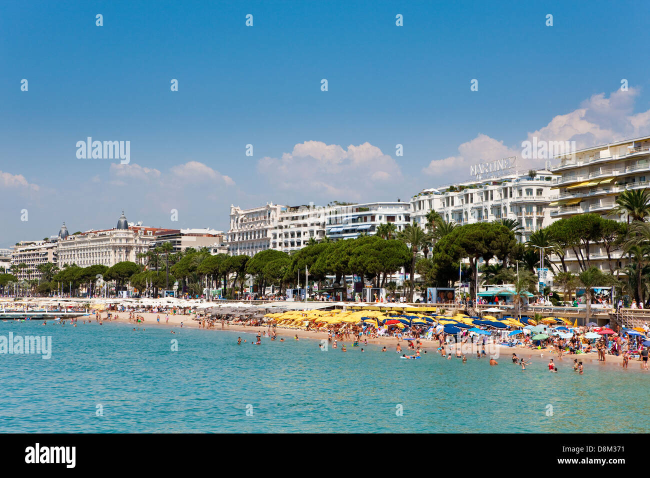 Il famoso hotel Martinez, Boulevard de la Croisette lungo il lungomare, Cannes, Francia Foto Stock