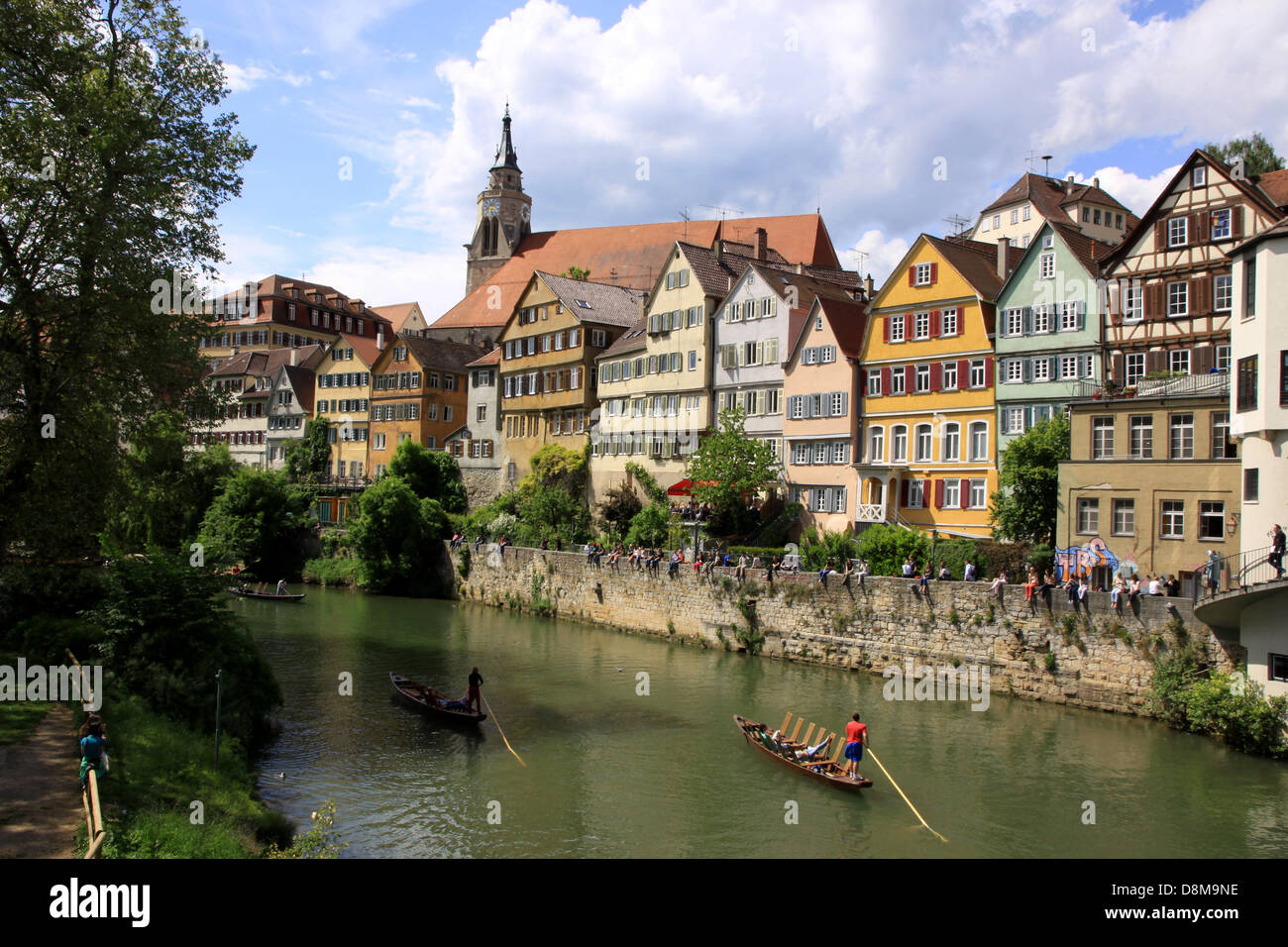 Le vecchie case di Tuebingen sulla riva del fiume Neckar Foto Stock