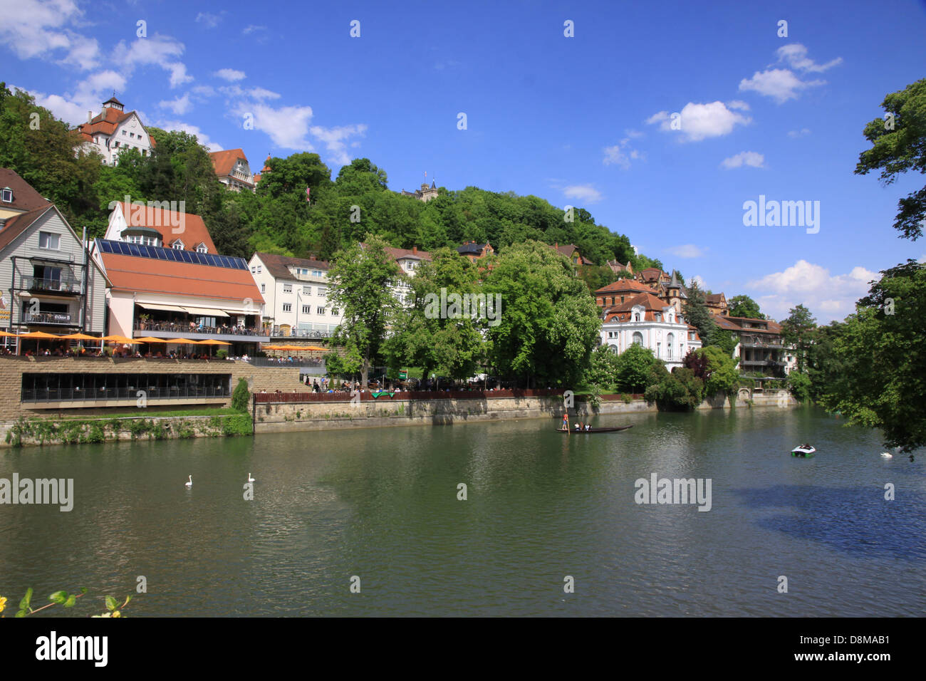 Le vecchie case di Tuebingen sulla riva del fiume Neckar Foto Stock