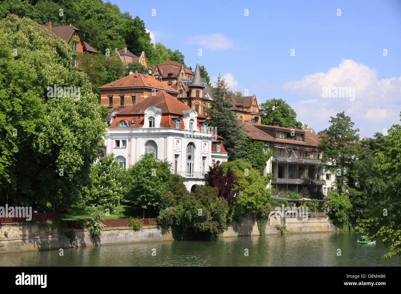 Le vecchie case di Tuebingen sulla riva del fiume Neckar Foto Stock