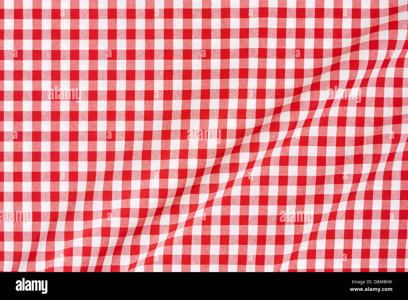 Il bianco e il rosso Gingham ondulata tovaglia sfondo texture Foto Stock