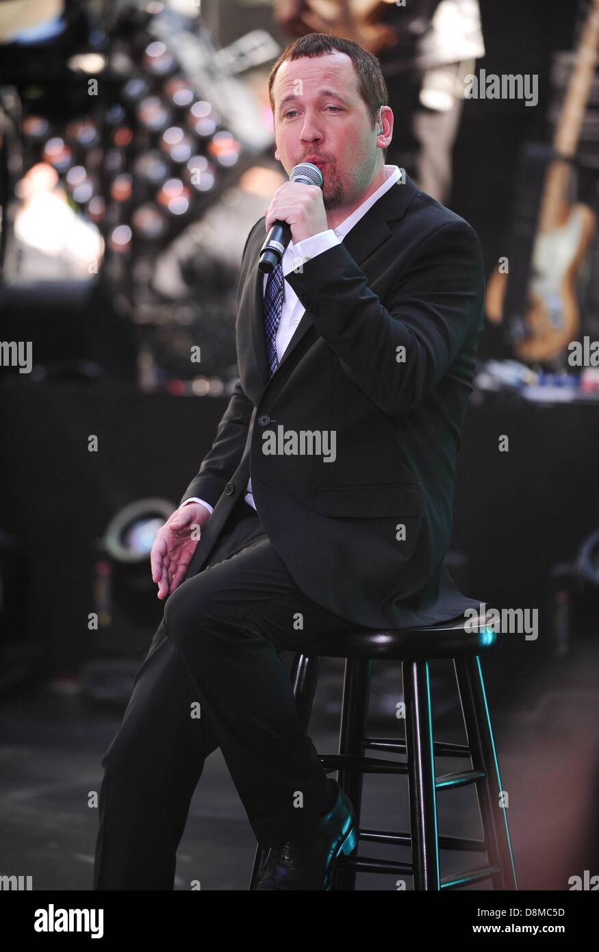 New York, Stati Uniti d'America. Il 31 maggio 2013. Justin Jeffre, 98 gradi sul palco per la NBC Today Show concerto con i nuovi capretti sul blocco, 98 gradi e Boyz II Men, Rockefeller Plaza di New York, NY Maggio 31, 2013. Foto di: Gregorio T. Binuya/Everett raccolta/Alamy Live News Foto Stock