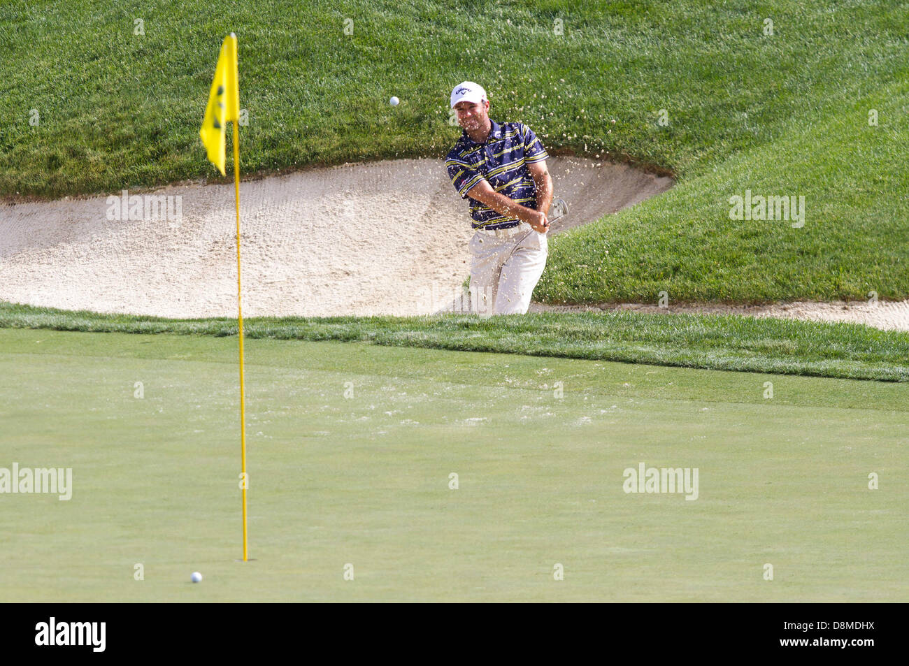 Dublin, Ohio, Stati Uniti d'America. Il 31 maggio 2013. Trevor Immelman hits da un bunker sulla quattordicesima verde durante il secondo round del Torneo Memorial a Muirfield Village Golf Club in Dublin, Ohio Credit: Cal Sport Media/Alamy Live News Foto Stock