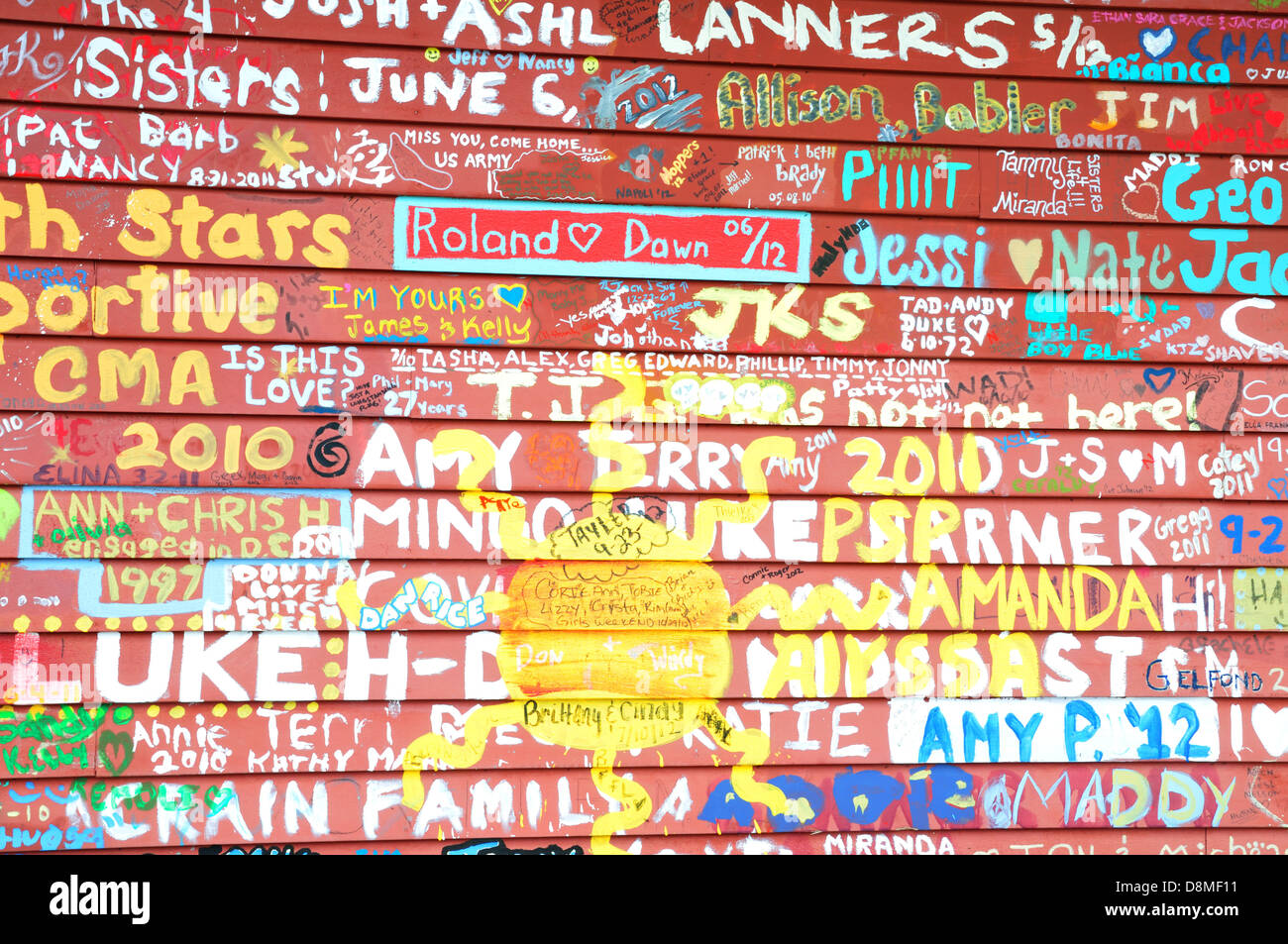 Alcune iscrizioni che copre il magazzino di Anderson, situato in Efraim, Door County, Wisconsin. Foto Stock