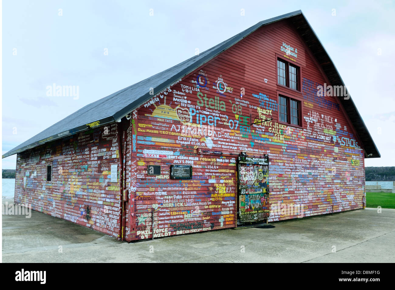 Iscrizioni coprire il magazzino di Anderson, situato in Efraim, Door County, Wisconsin. Foto Stock
