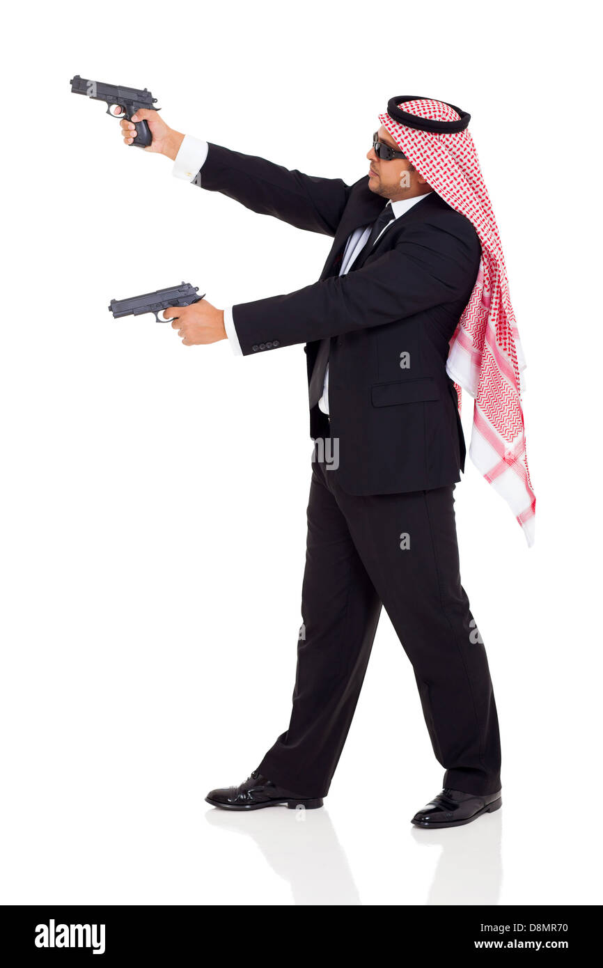 Arabo hitman pistole di contenimento su sfondo bianco Foto Stock
