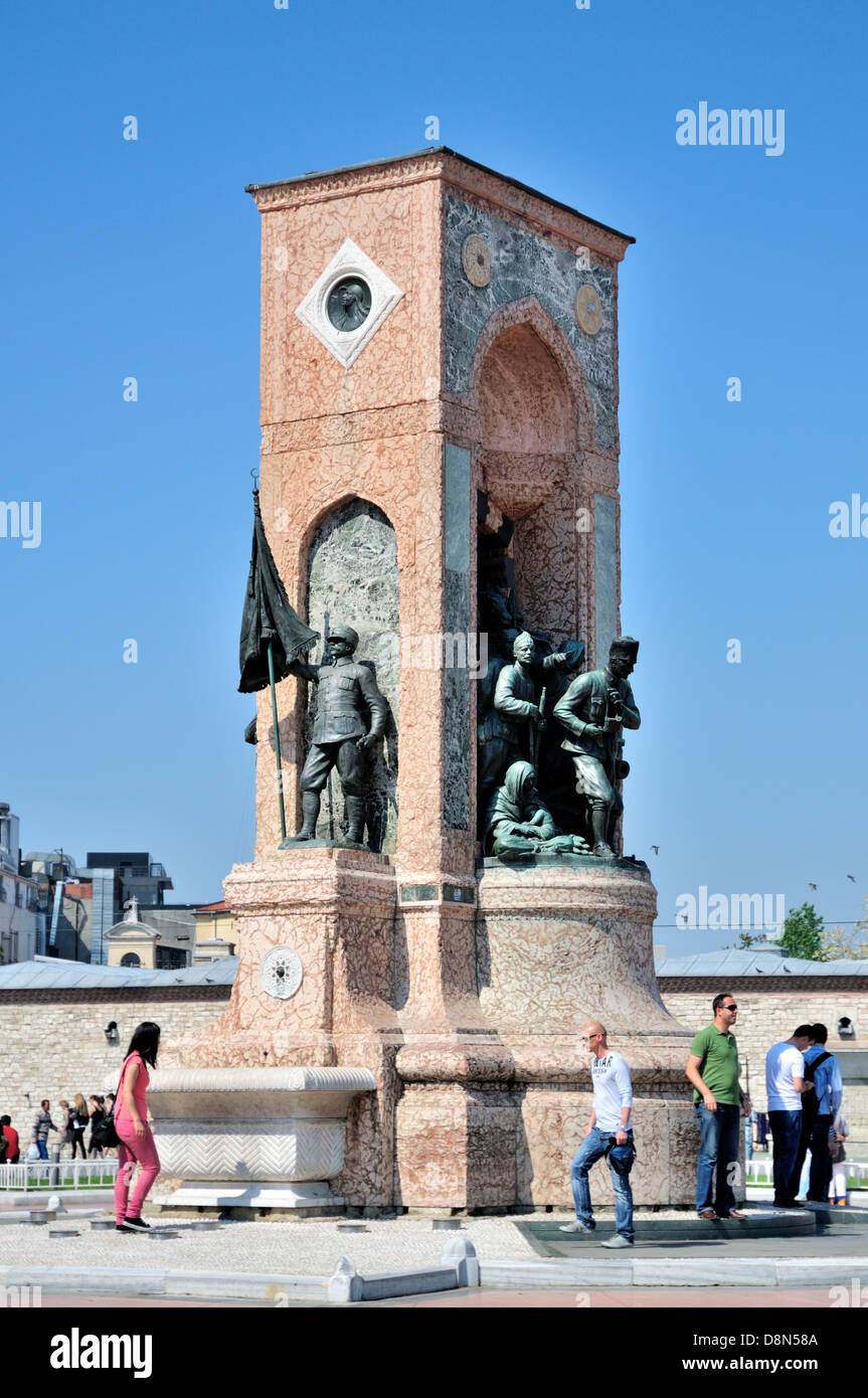 Monumento alla guerra di indipendenza in Piazza Taksim, Istanbul, Turchia Foto Stock
