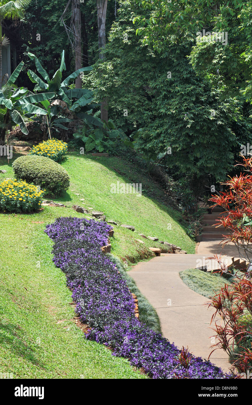 Parco Tropicale e letti di fiori Foto Stock
