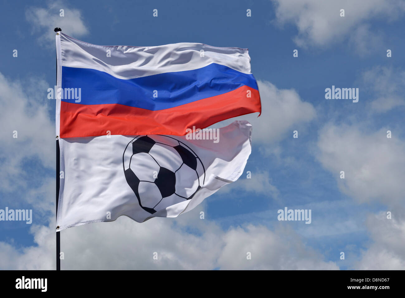 La Russia bandiera nazionale e la bandiera di calcio Foto Stock