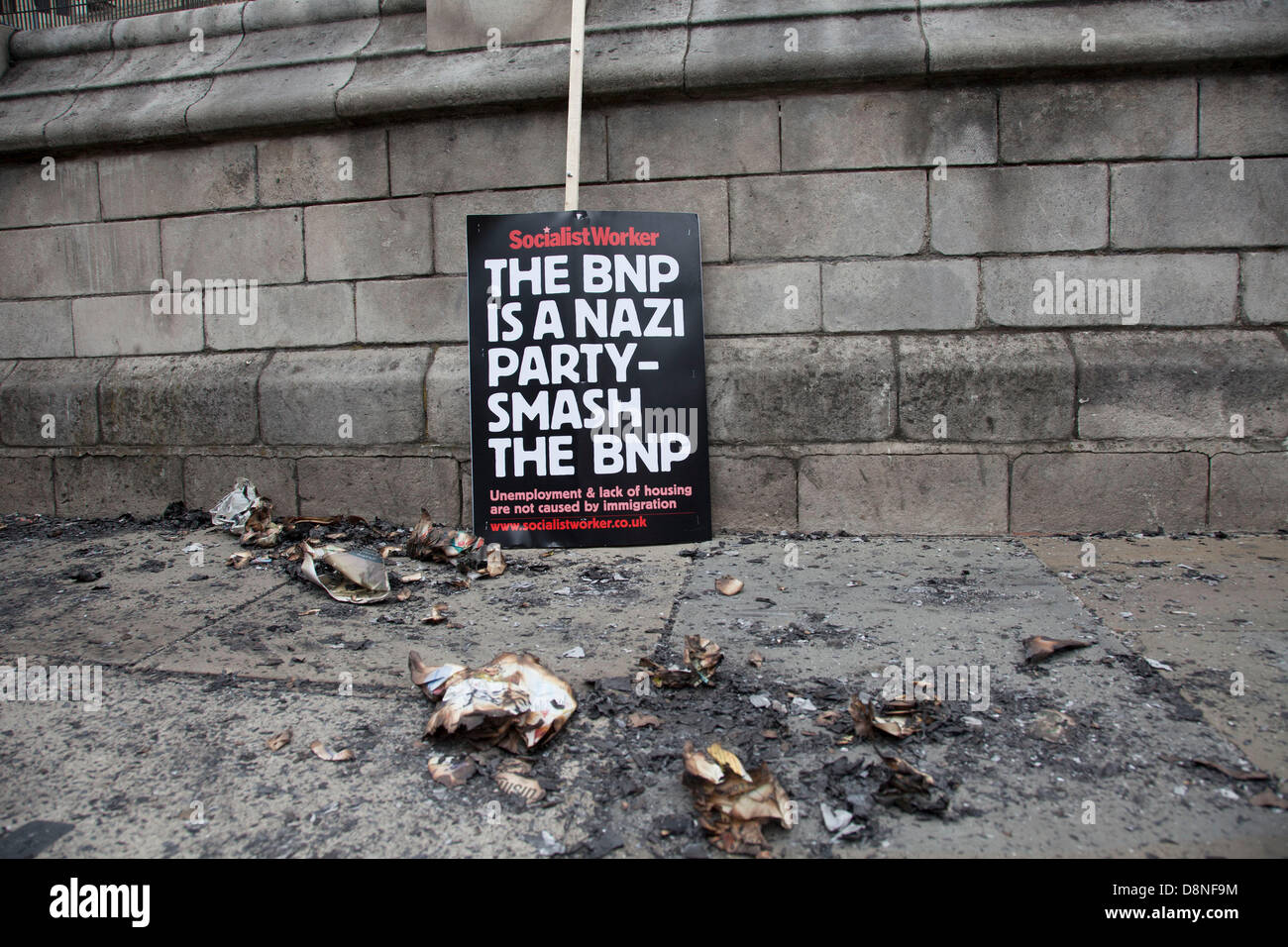 Unire le forze contro il fascismo contro-dimostrazione impedendo il British National Party da marciando attraverso Westminster. Foto Stock