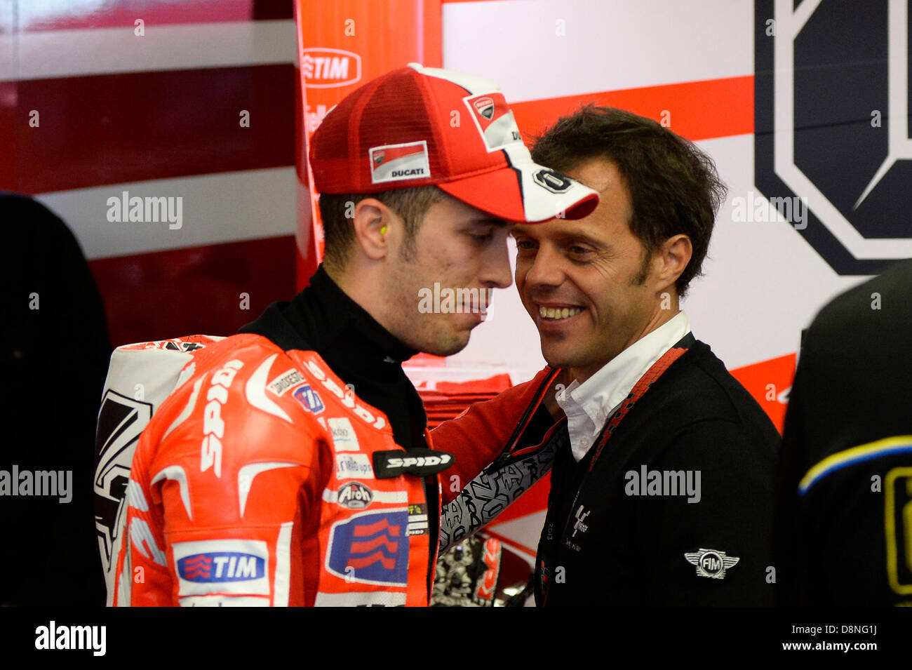 Mugello,Italia.1 Giugno 2013. Andrea Dovizioso (Ducati Team) e Loris Capirossi durante la sessione di qualifiche di Moto GP a partire dal campionato del mondo il Mugello racing circuito. Credito: Gaetano Piazzolla/Alamy Live News Foto Stock