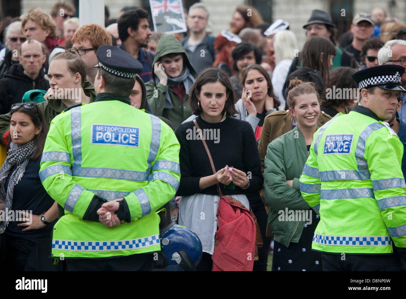 Londra, Regno Unito. Il 1 giugno, 2013. Al Rally di Westminster contro la BNP nazionale partito da anti fascista credito attivisti: Sebastian Remme/Alamy Live News Foto Stock