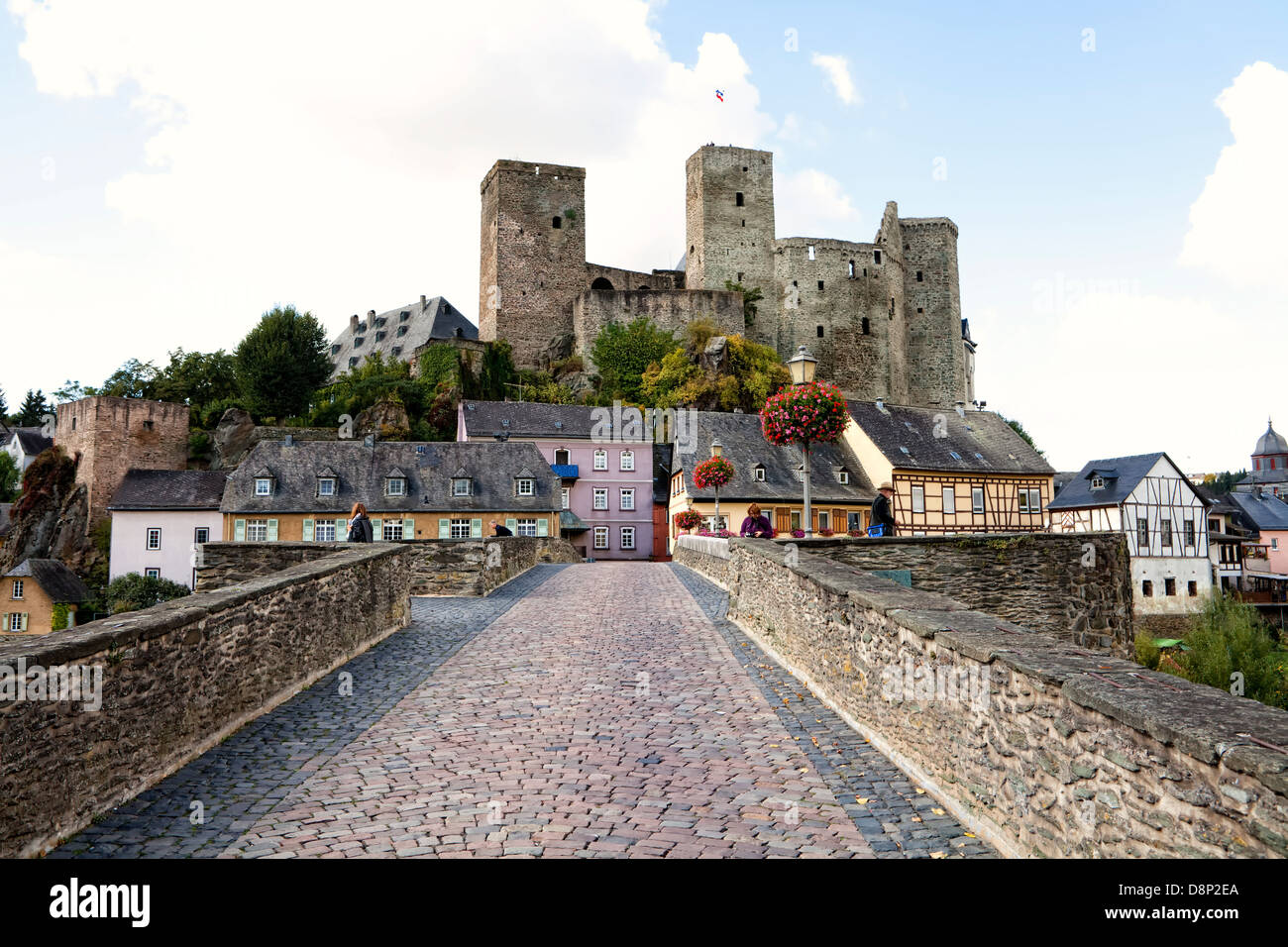 Le rovine del castello e del Museo, vecchio ponte Lahnbruecke, Runkel, Hesse, Germania, Europa Foto Stock