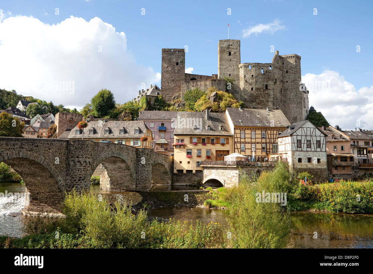 Le rovine del castello e del Museo, vecchio ponte Lahnbruecke, Runkel, Hesse, Germania, Europa Foto Stock