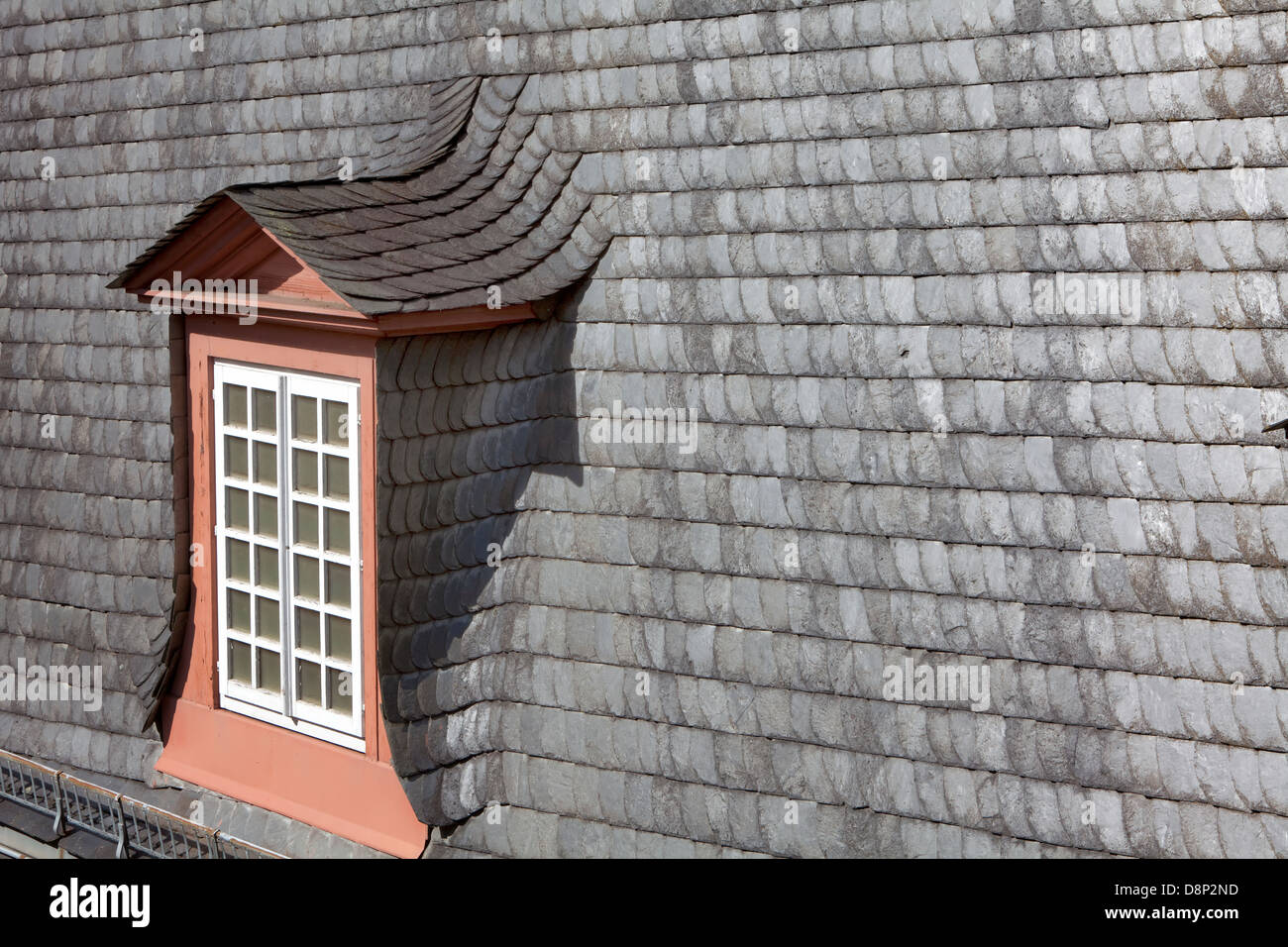 Dormer in un tetto di ardesia, Germania, Europa Foto Stock