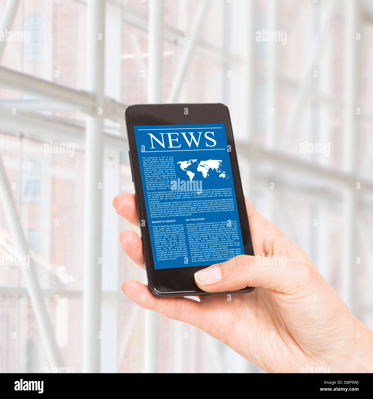 News sul cellulare smart phone. Isolato su bianco. Foto Stock