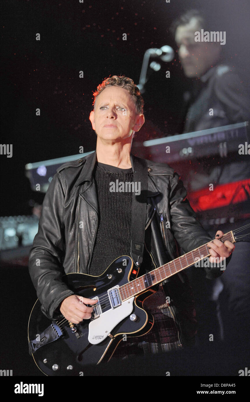 Monaco di Baviera, Germania. Il 1 giugno, 2013. Martin Gore dal British Band Depeche Mode esegue sul palco in Olympiastadion di Monaco di Baviera, Germania, 01 giugno 2013. Foto: Andreas Gebert/dpa/Alamy Live News Foto Stock