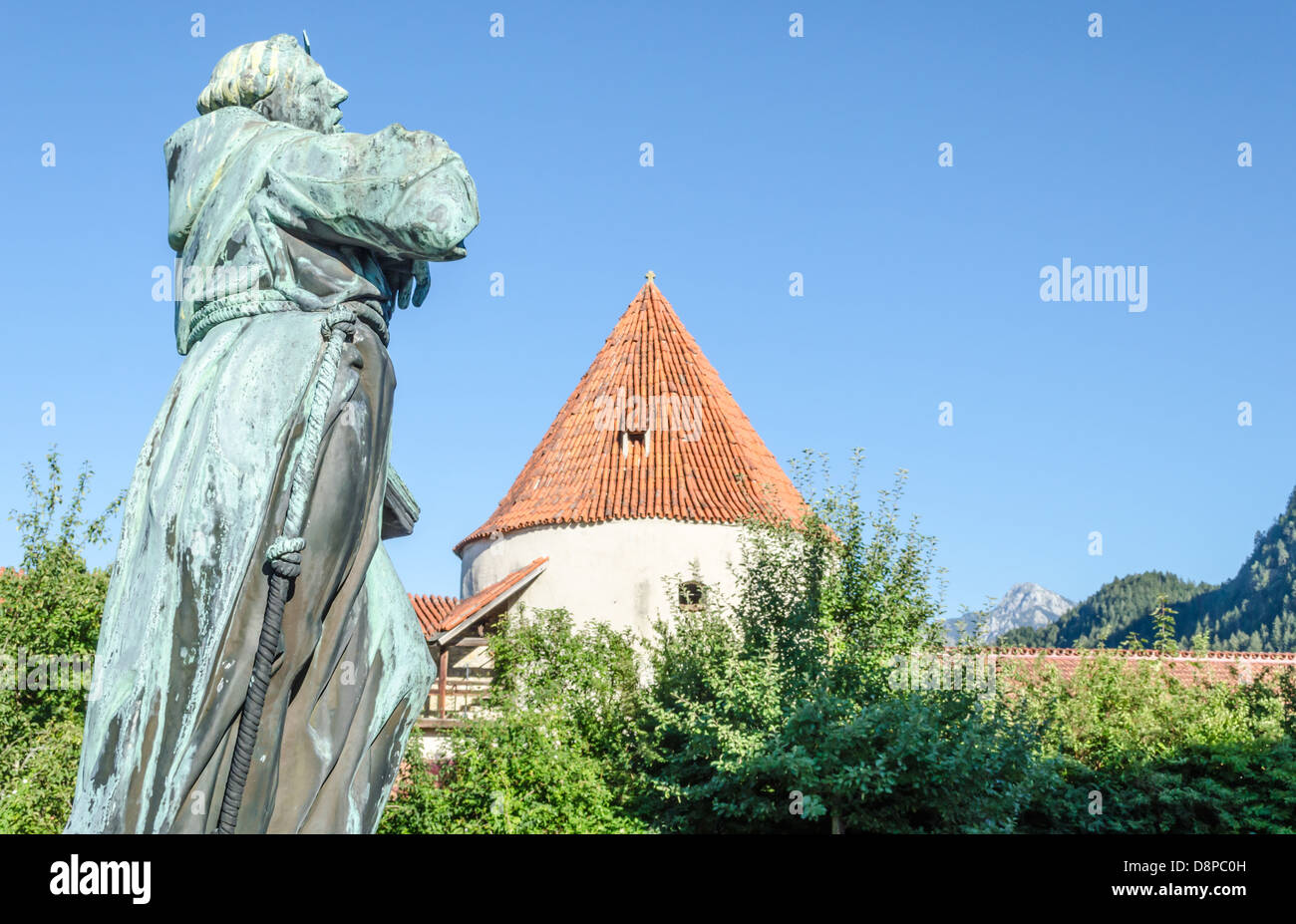 Statua nel cortile della Franziskaner Kloster. Fussen, Germania. Foto Stock