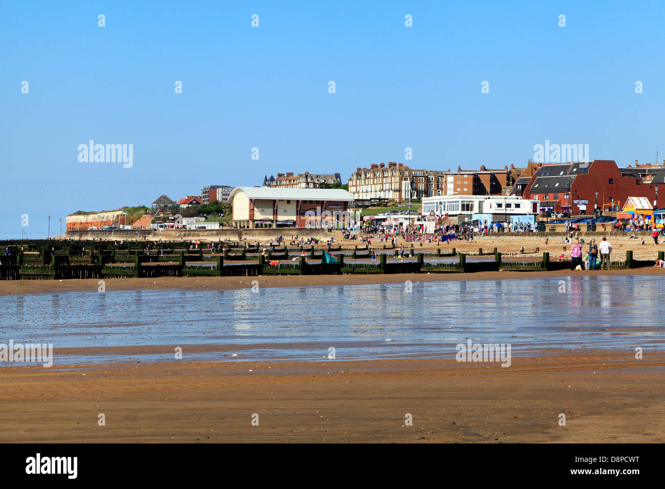 Hunstanton, Norfolk, Spiaggia, Città, resort per vacanze costa Inghilterra costiera inglese Regno Unito spiagge, il lavaggio, la bassa marea Foto Stock