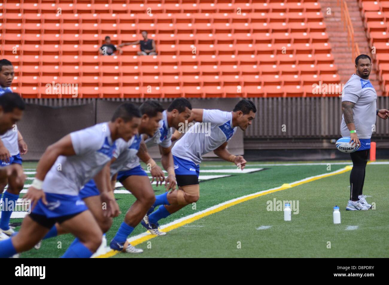 Giugno 1, 2013 - Honolulu, HI, Stati Uniti d'America - 1 Giugno 2013: i membri del team del Toa Samoa Rugby warm up prima della 'Ohana Cup match tra un Samoa e USA Tomahawks all'Aloha Stadium di Honolulu, HI. Foto Stock