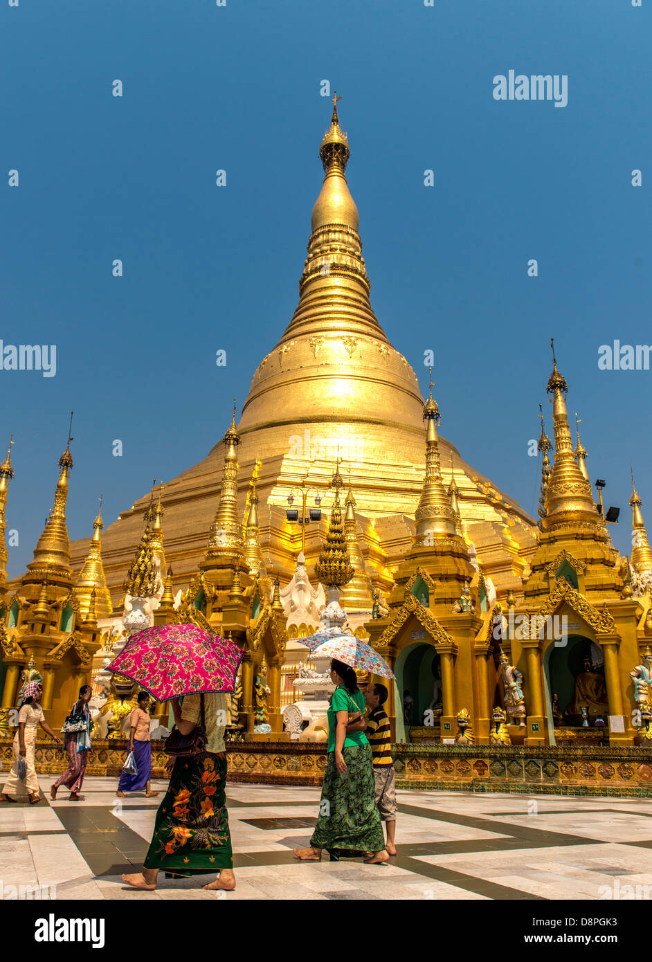 Persone Shwedagon pagoda o grande Dagon Pagoda o Golden Pagoda Yangon (Rangoon) MYANMAR Birmania Foto Stock