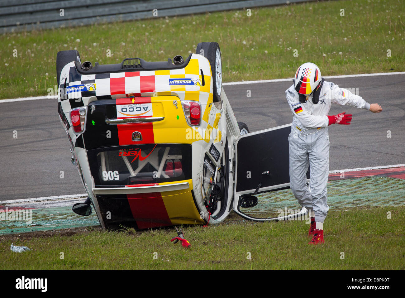 Nurburg, Germania. Il 1 giugno 2013. Trofeo Abarth &AMP; Selenia Serie da Nurburgring in Germania. 506 Arne Kummerburger - rotoli la sua Abarth in gara 1 Credito: Azione Plus immagini di sport/Alamy Live News Foto Stock