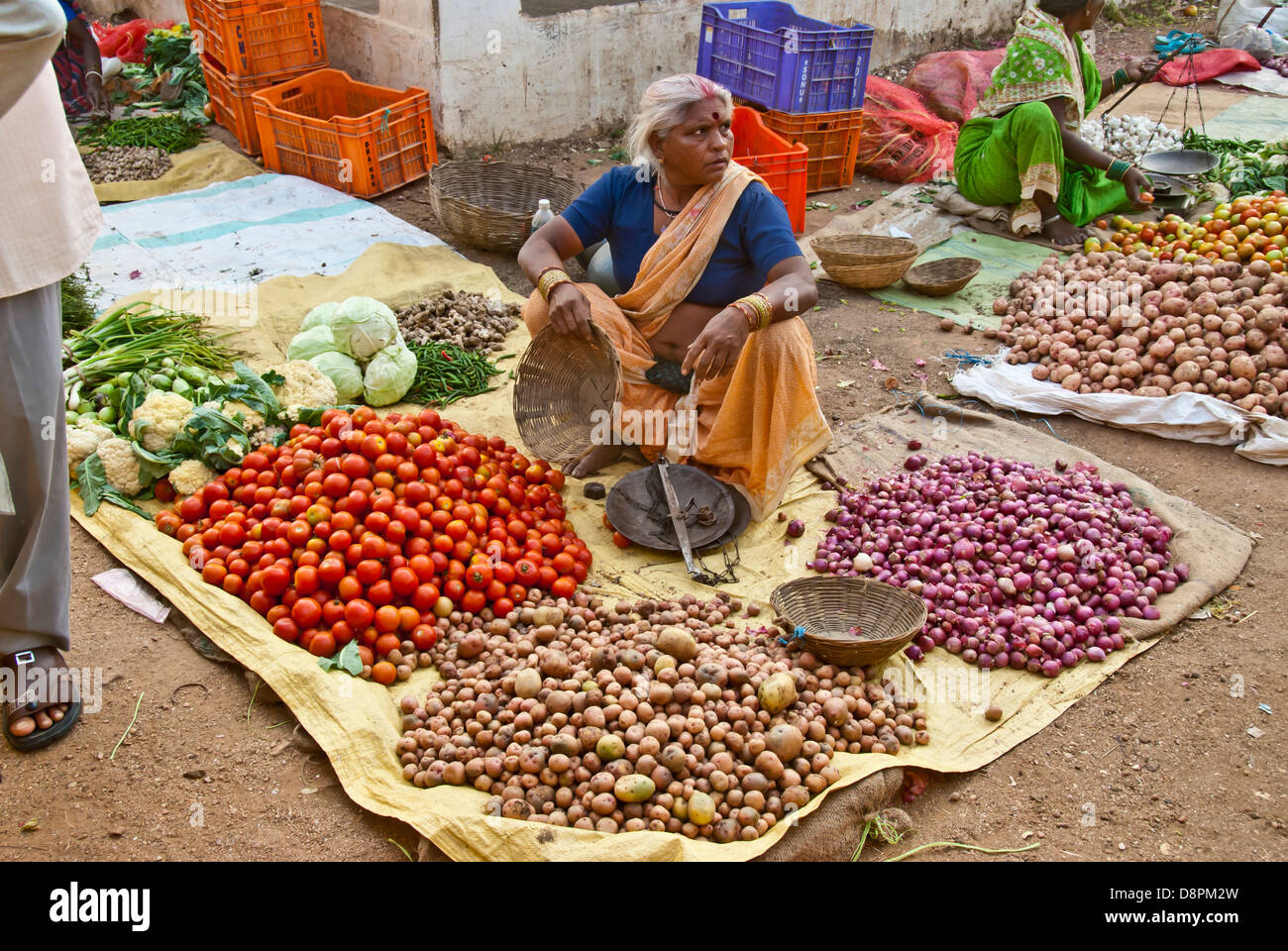 Indian open-air mercato ortofrutticolo nel villaggio di Moca, Madya Pradesh, India Foto Stock