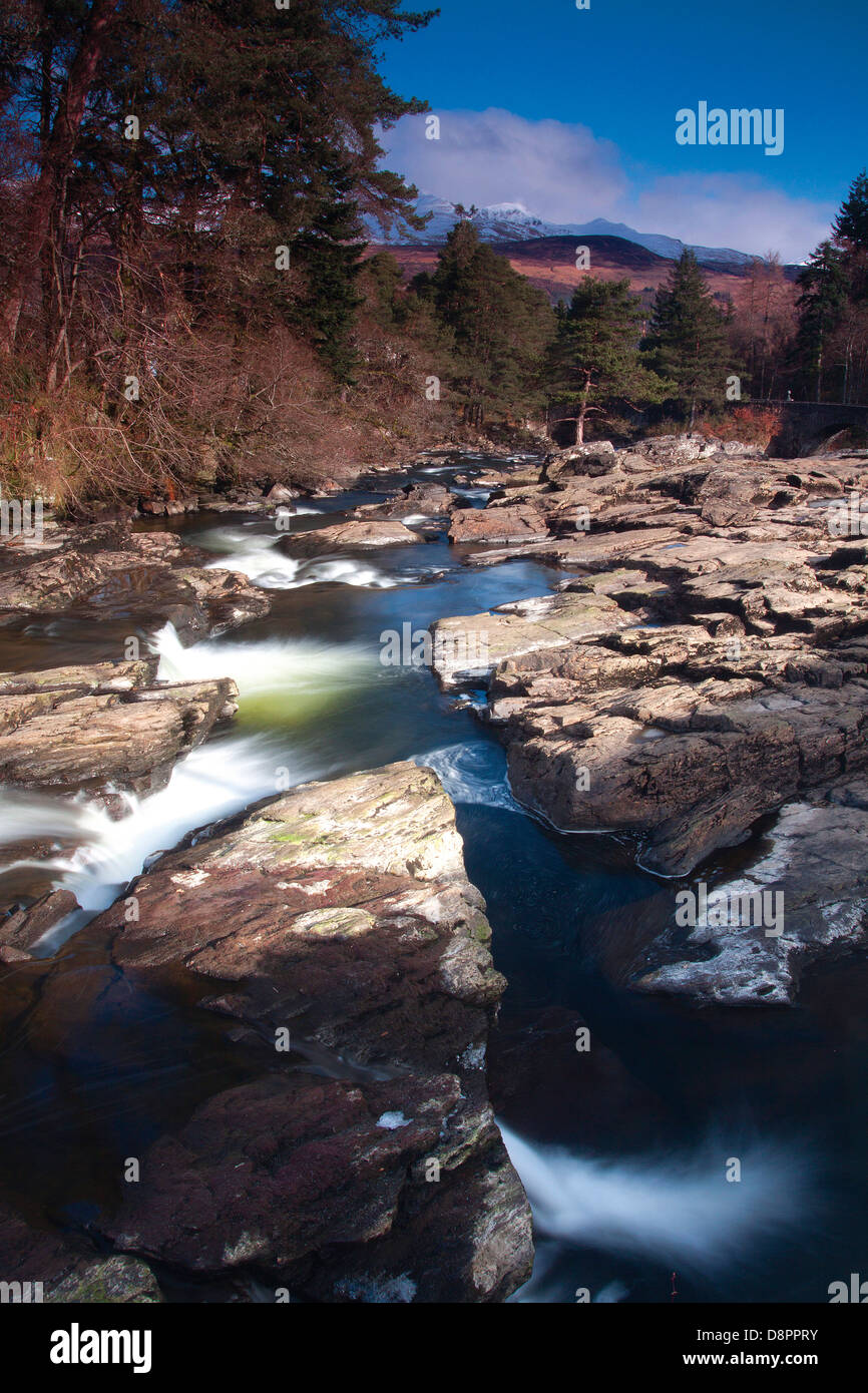Il fiume Dochart e Falls of Dochart, Killin, Stirlingshire Foto Stock