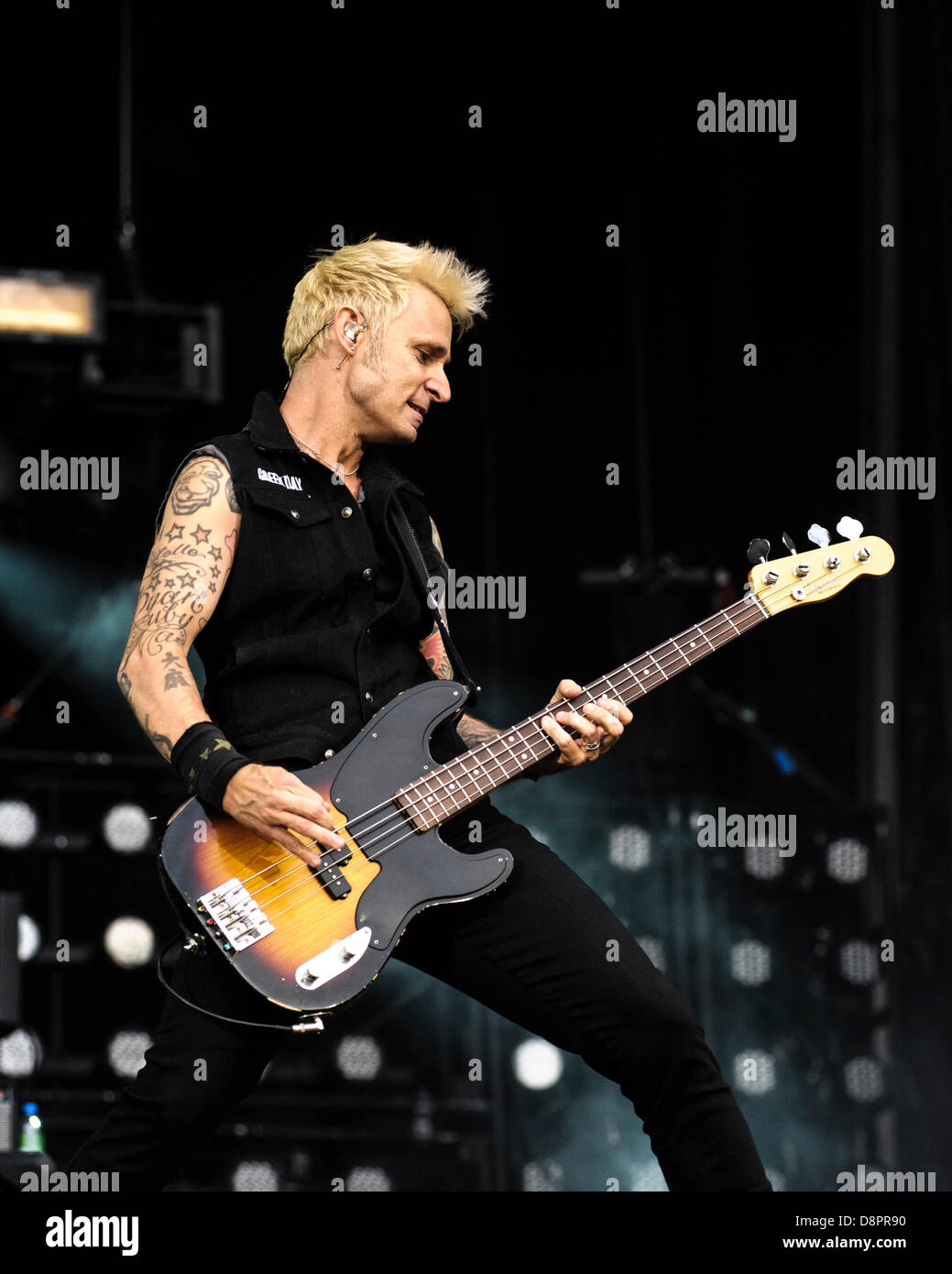 Green Day riproduce l'Emirates Stadium il 01/06/2013 presso l'Emirates Stadium, Londra. Persone nella foto: Mike Dirnt. Foto di Julie Edwards Foto Stock