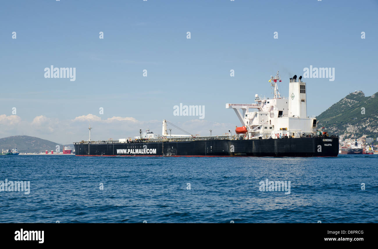Una spedizione Palmali petroliera ancorata nella baia di Gibilterra Foto Stock