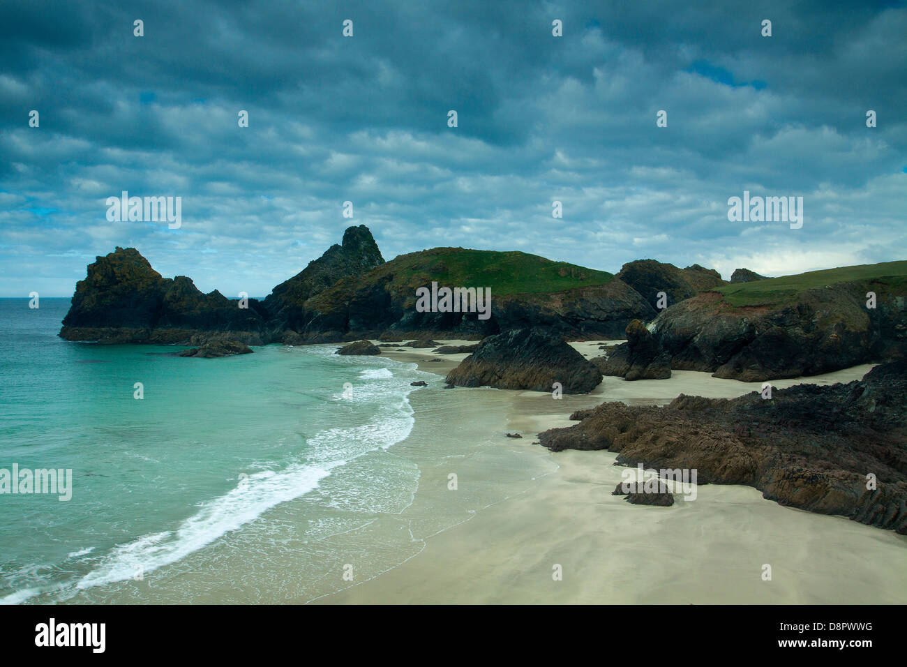 Kynance Cove vicino Lizard, sulla penisola di Lizard, Cornwall Foto Stock