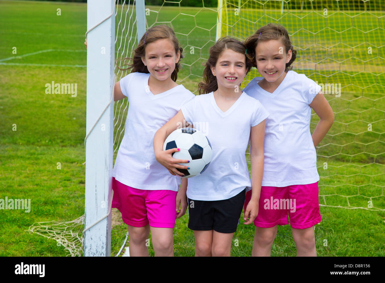Soccer Football kid ragazze team sport outdoor fileld prima partita Foto Stock