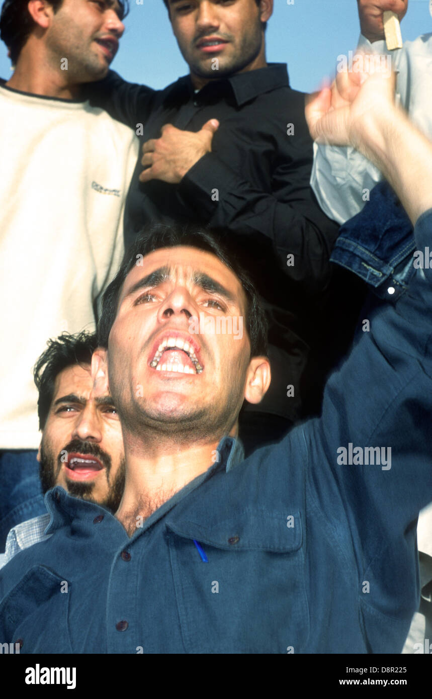 Marzo & rally contro il bombardamento di Afghanistan dopo gli attacchi terroristici contro gli Stati Uniti dell'11 settembre. 13 ottobre 2001, Londra, Regno Unito. Foto Stock