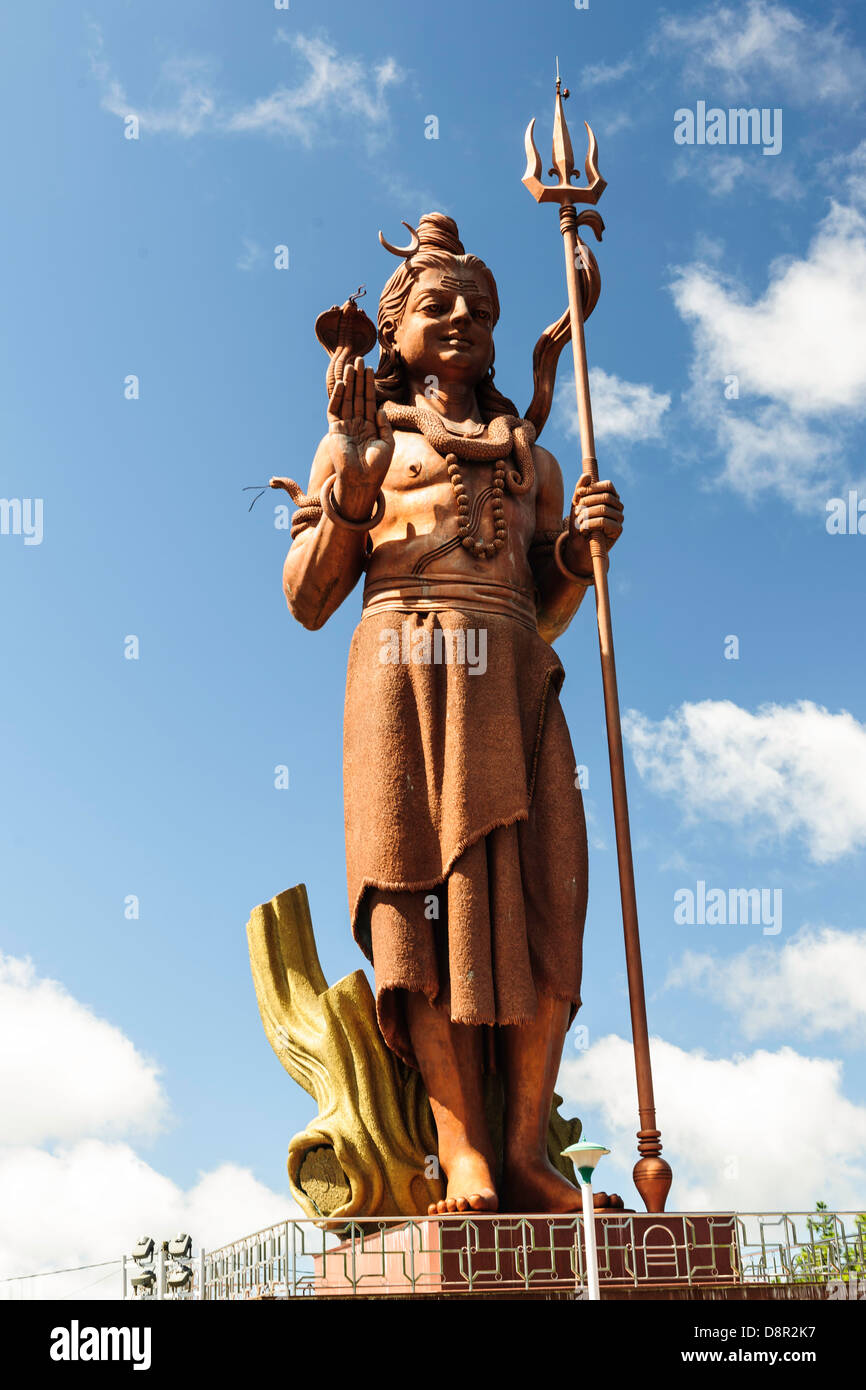 Il torreggiante di scultura del dio indù Shri Mangal Mahadev a Grand Bassin Maurizio Foto Stock